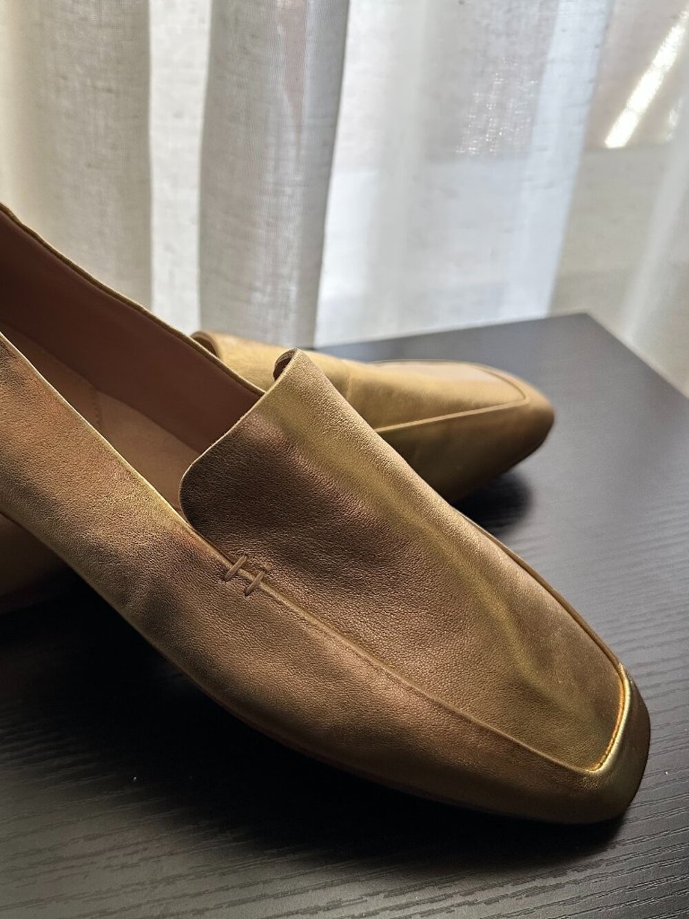 Banana Republic Gold Flat Leather Shoes Size 8.5. NEW